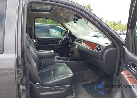 2010 Chevrolet Tahoe Lt z USA, uszkodzony, nr VIN 1GNUKBE01AR105053